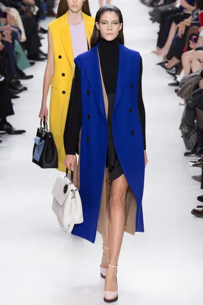 Look 44